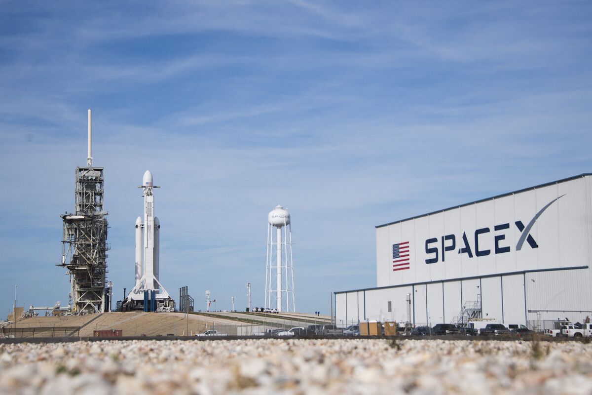 SpaceX IPO Risks Feedback Loop as Index Funds Eye 30% of Float