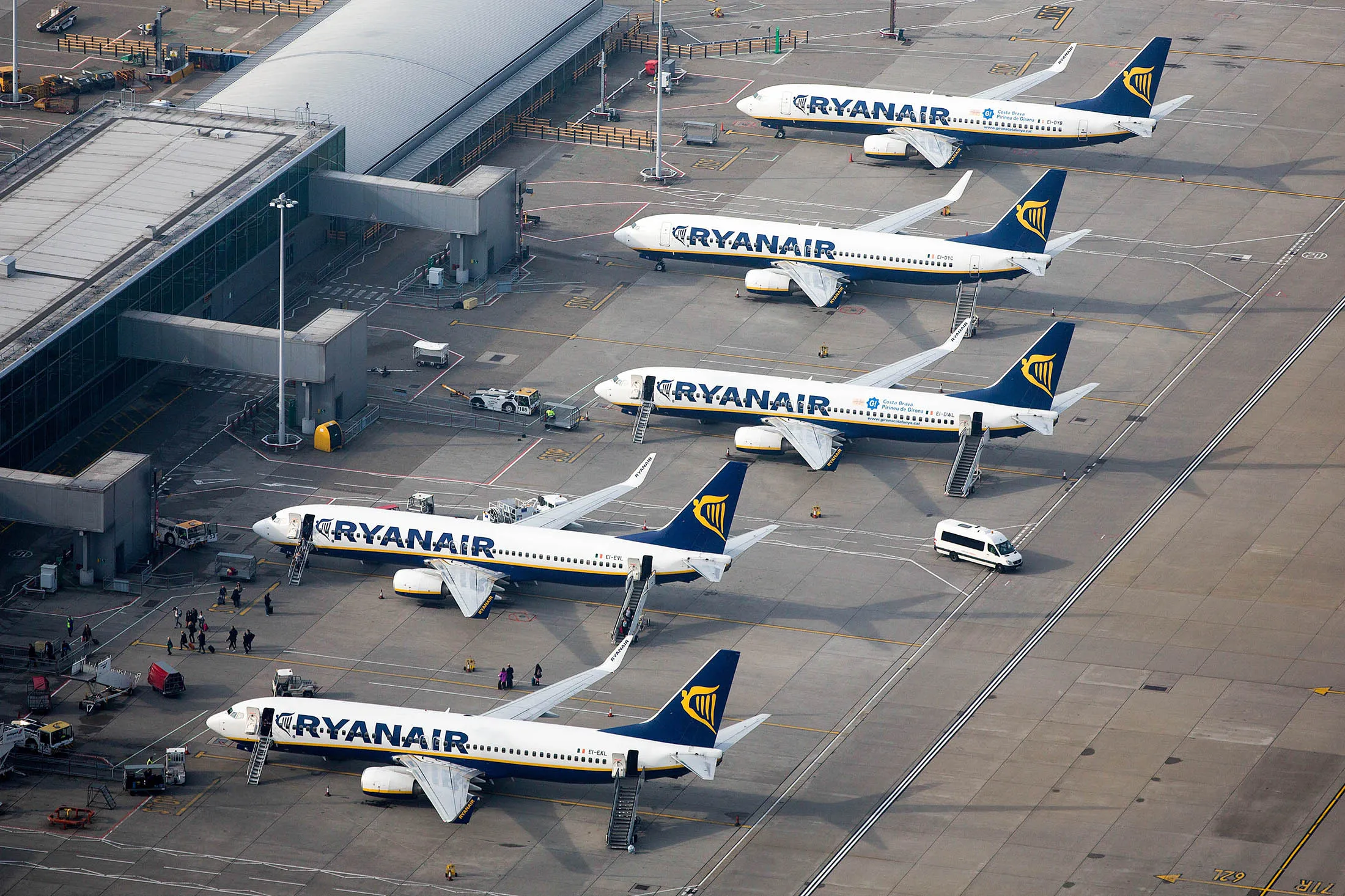 Passenger aircraft operated by Ryanair Holdings Plc sit on the tarmac at London Stansted Airport Ltd, operated by Manchester Airports Group Plc (MAG), in Stansted, U.K., on Tuesday, Oct. 27, 2015. European airlines must manage intense competition on short-, medium- and long-haul routes, limiting profit gains even with lower fuel prices.
