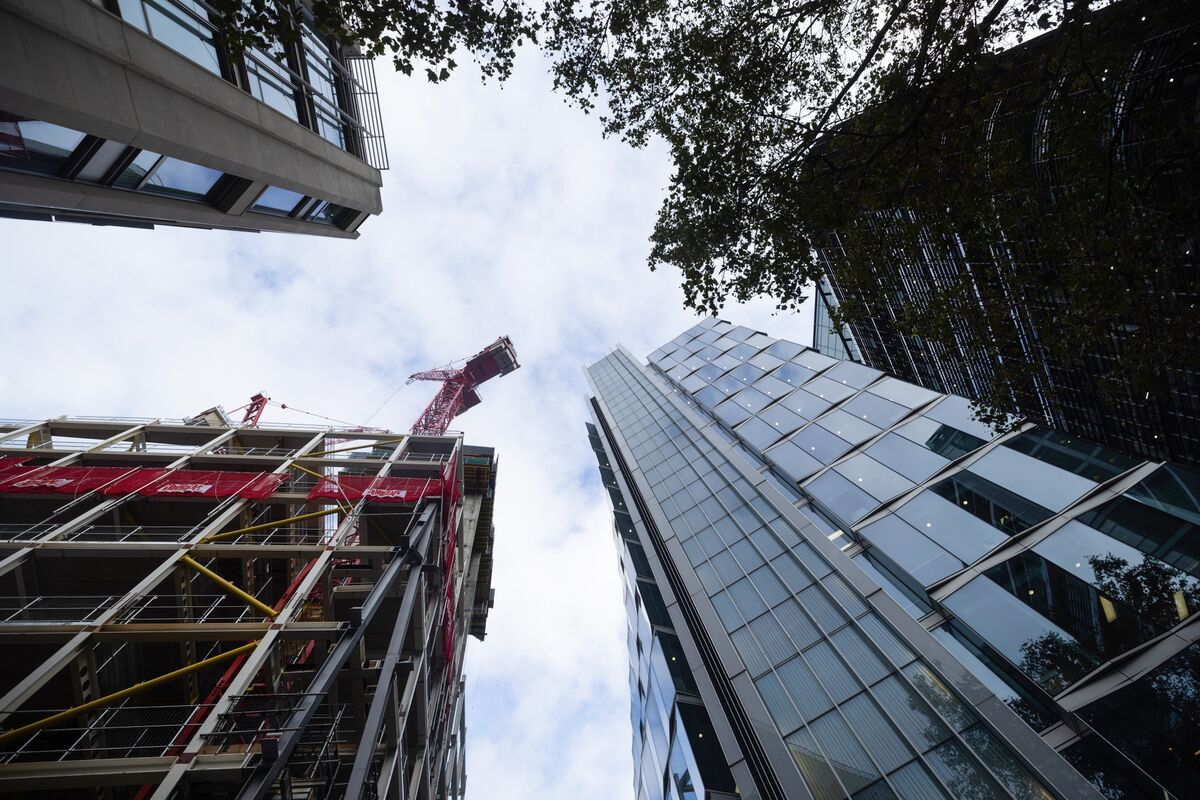 UK Fell Into Technical Recession in Second Half of Last Year