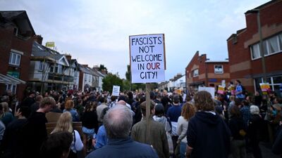 UK Anti-Racism Protests Counter Far-Right Demonstrations - Bloomberg