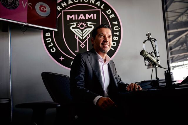 A portrait of Inter Miami’s game announcer Rodolfo Soules, smiling at his desk.