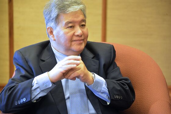 Philippine Central Bank Board Member Says ‘No Rush’ to Cut Rates