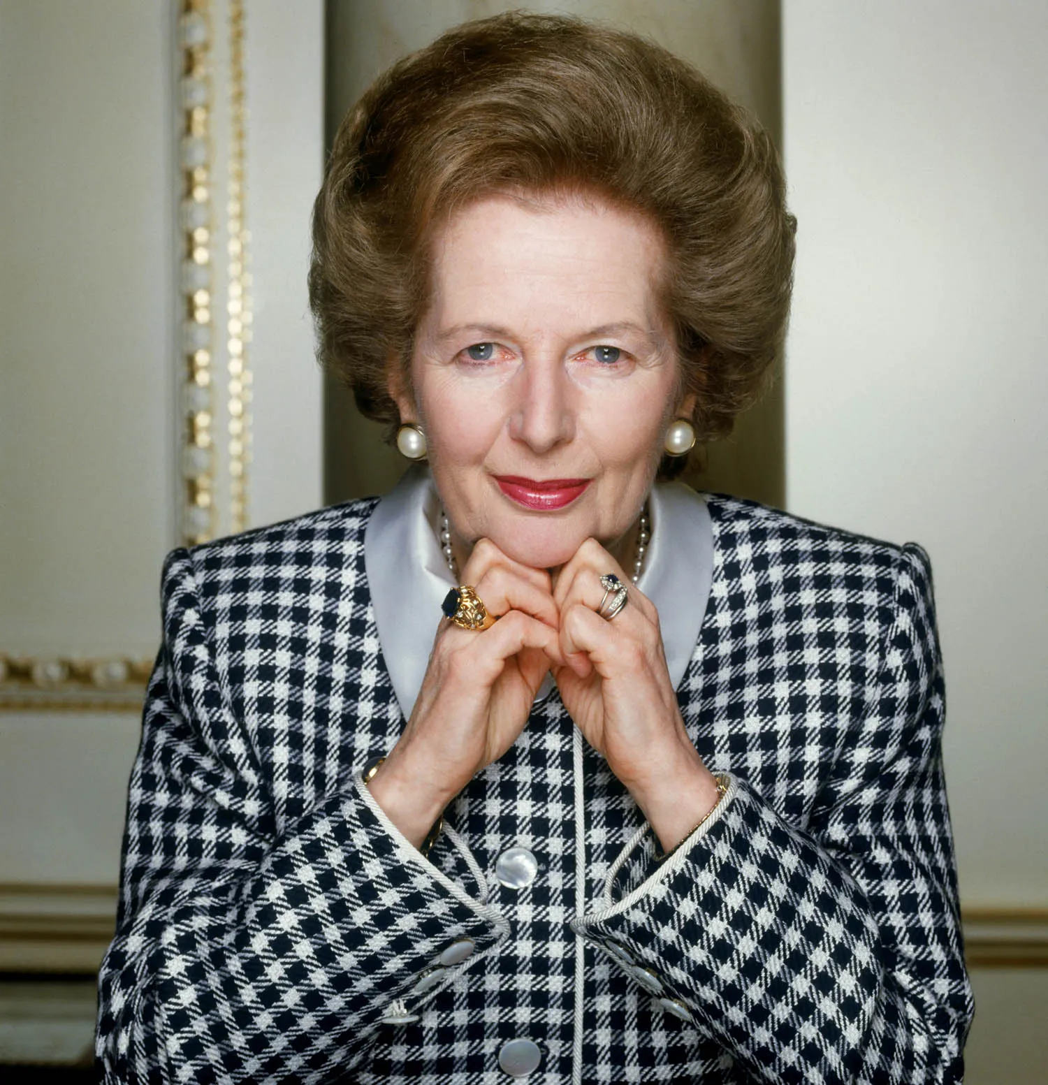 サッチャー元英首相が死去、87歳－妥協知らずの「鉄の女」 - Bloomberg