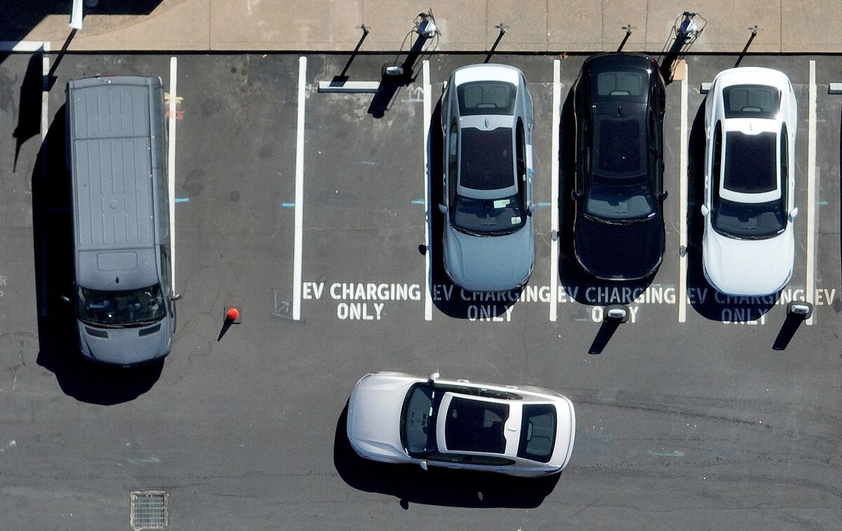 bloomberg.com - Stefan Nicola - Fuel-Price Spike Breathes New Life Into America's EV Sales