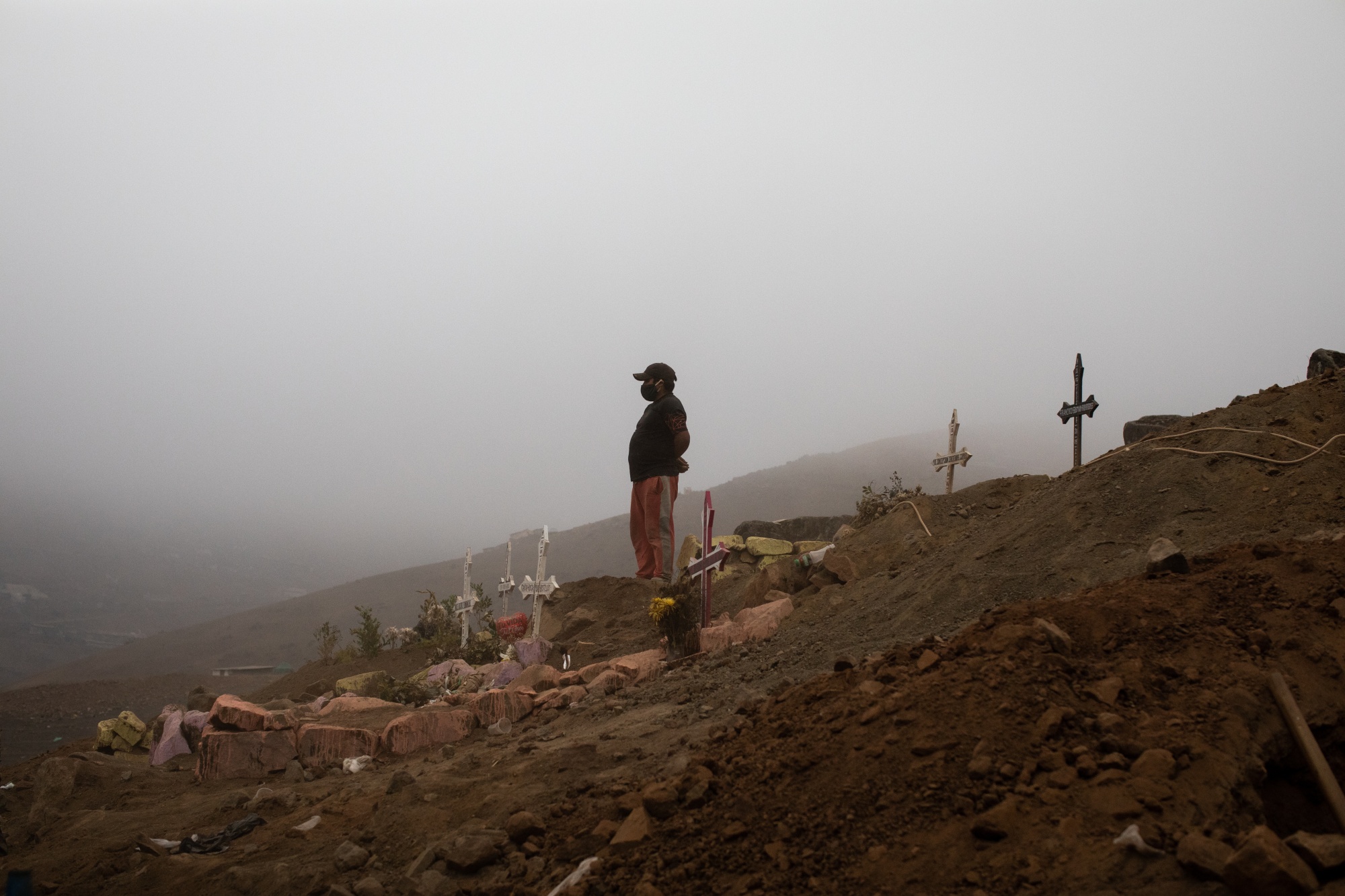 A cemetery worker wears a protective mask at the Nueva Esperanza cemetery in Lima, Peru, on&nbsp;June 17, 2020.&nbsp;