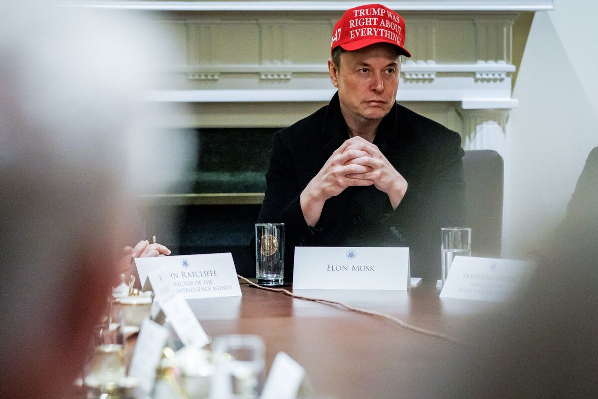 🟪"Elon Musk sotto processo: accuse di potere illegale nei tagli ai posti di lavoro voluti da Trump"