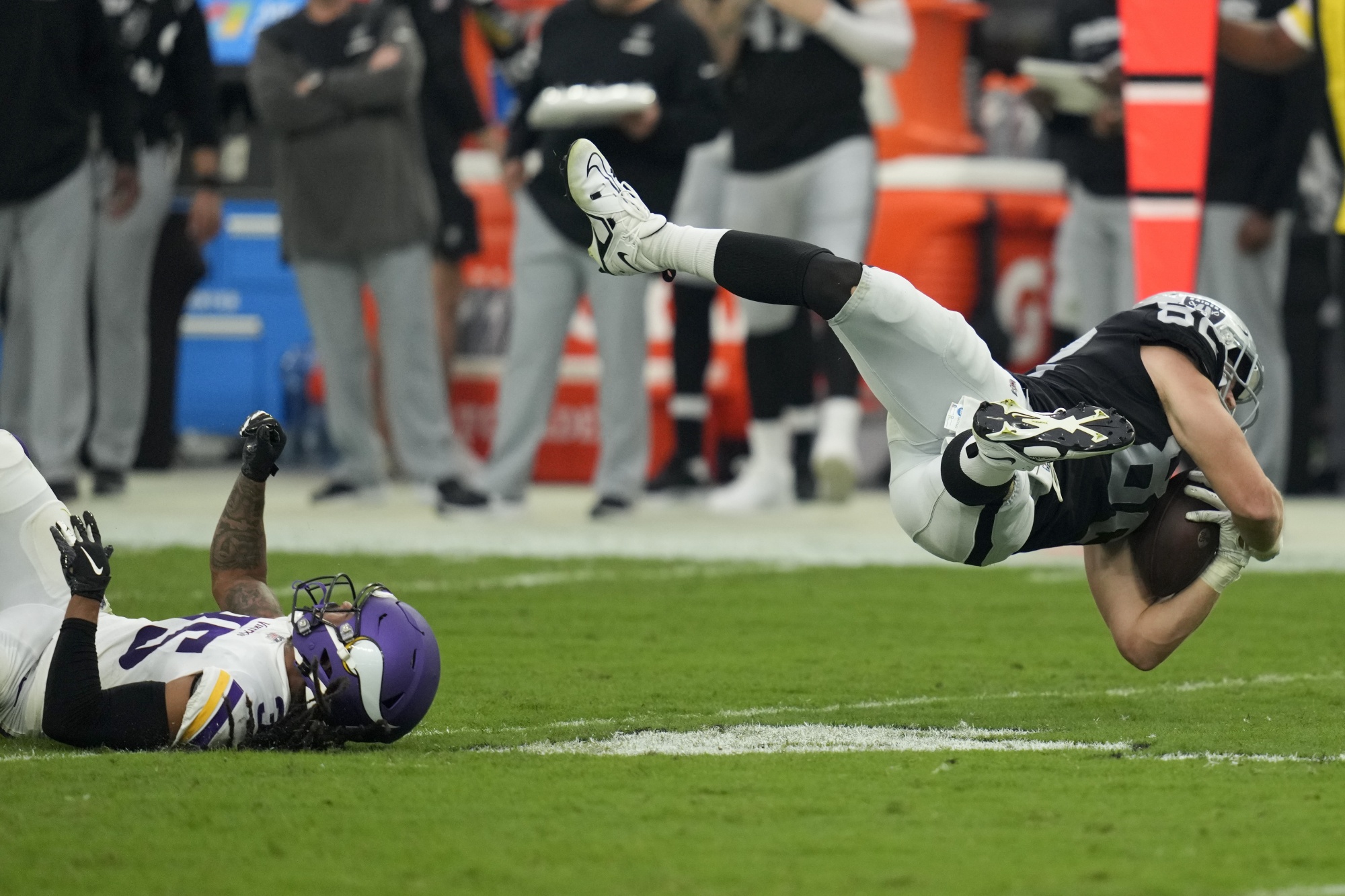 QB Kellen Mond looks good for Vikings despite 26-20 loss to Raiders in  preseason opener – Twin Cities