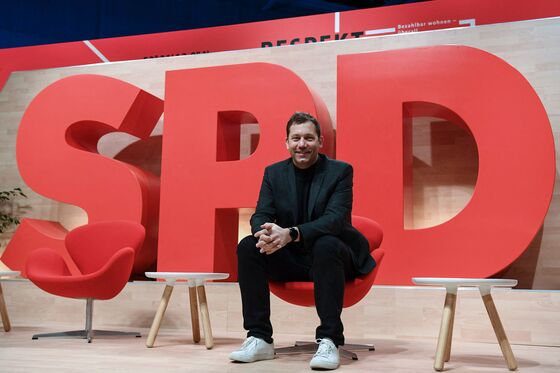 German SPD Taps Scholz Ally, Plays Down Coalition Talks ‘Wobble’