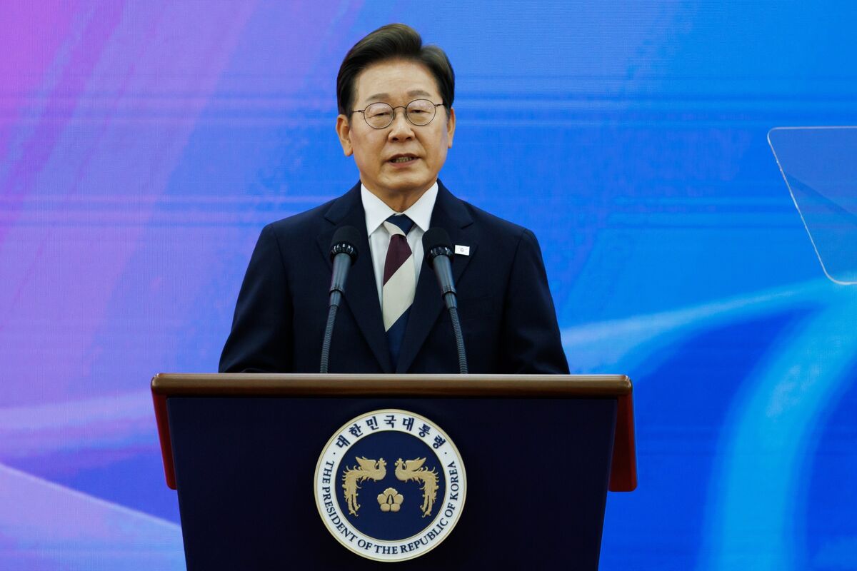 South Korea’s Lee to Meet Chaebol Heads in Bid to Revive Economy