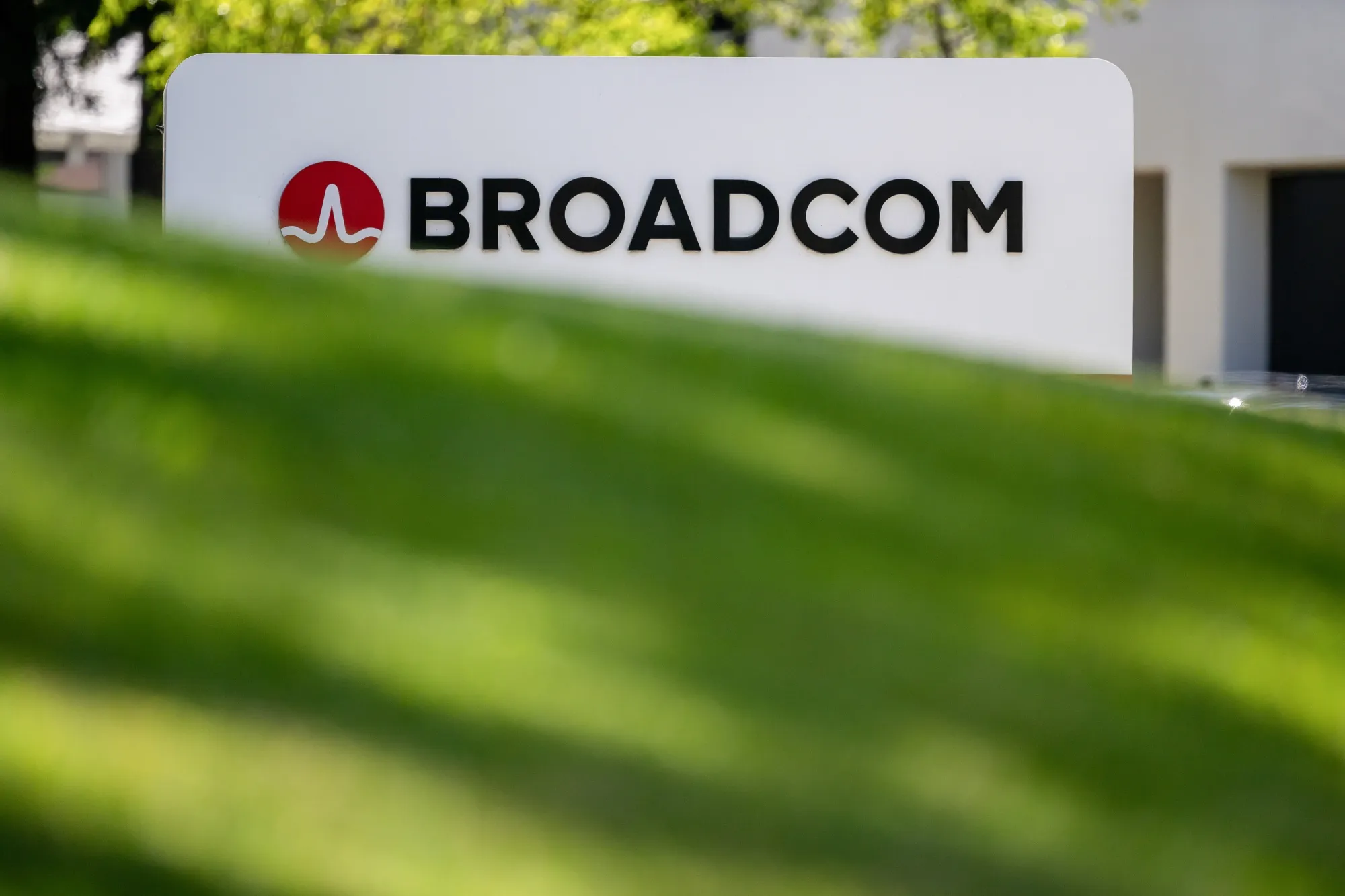 Broadcom is shipping a new AI chip design that saves energy.