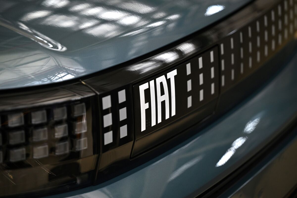 Stellantis Cuts Fiat, Peugeot Prices in France in Race for Volumes