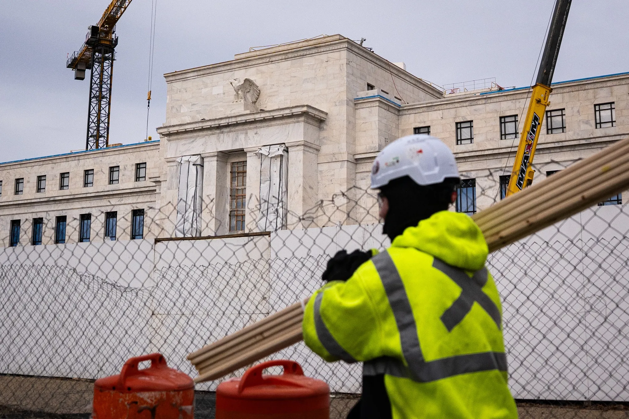 Treasuries Gain Led By Short Maturities As Fed Debate Simmers