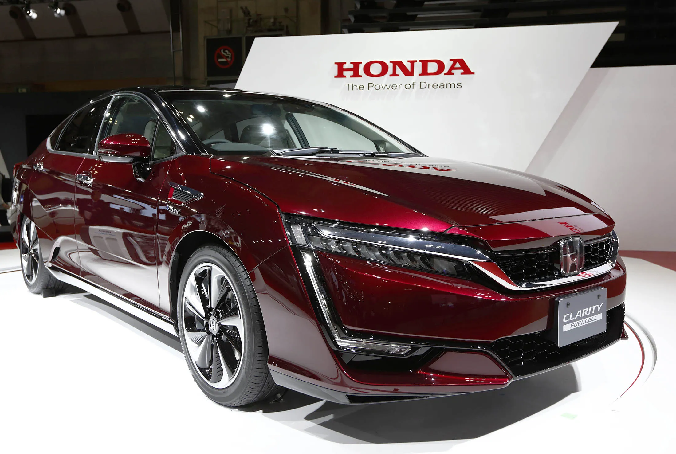 Honda Takes on Toyota Mirai With Roomier $63,000 Fuel Cell Sedan