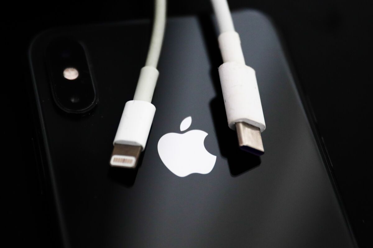 EU Agrees on USB-C Common Charger Blow Apple (AAPL) - Bloomberg