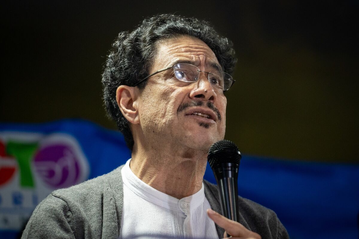 Colombian Leftist Candidate Cepeda Tops New Presidential Poll