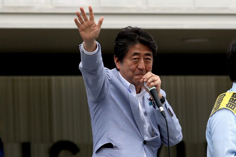 Shinzo Abe campaigning in Kobe.