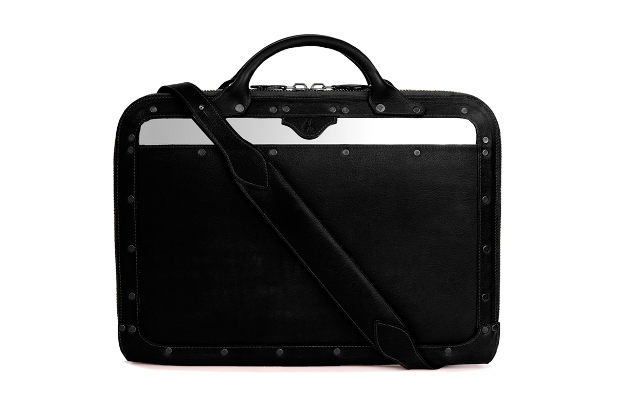 Slim laptop briefcase by @oppermannlondon . Perfect for a gent on