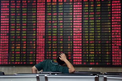 Chinese Stocks Slump on Growth Concern as Banks, Developers Fall