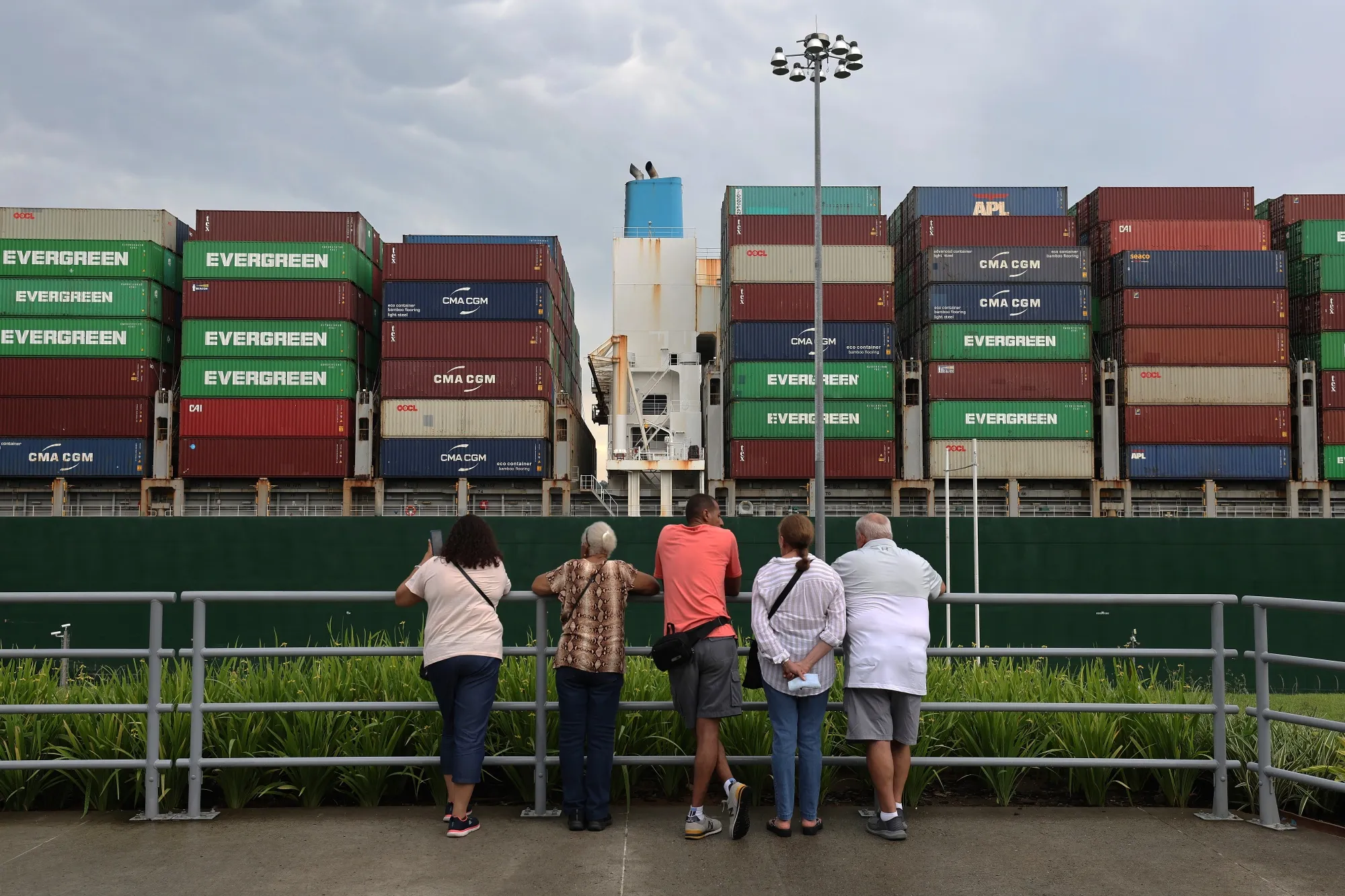 The survey showed upward adjustments for growth in imports during the first quarter, indicating a scramble by some companies to stock up prior to a hike in tariffs.