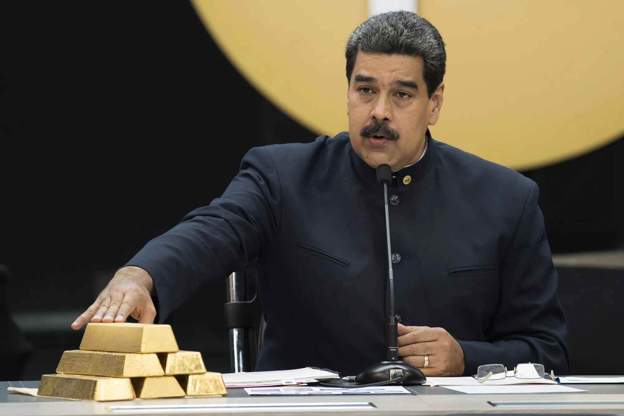 Nicolas Maduro with gold ingots in 2018.