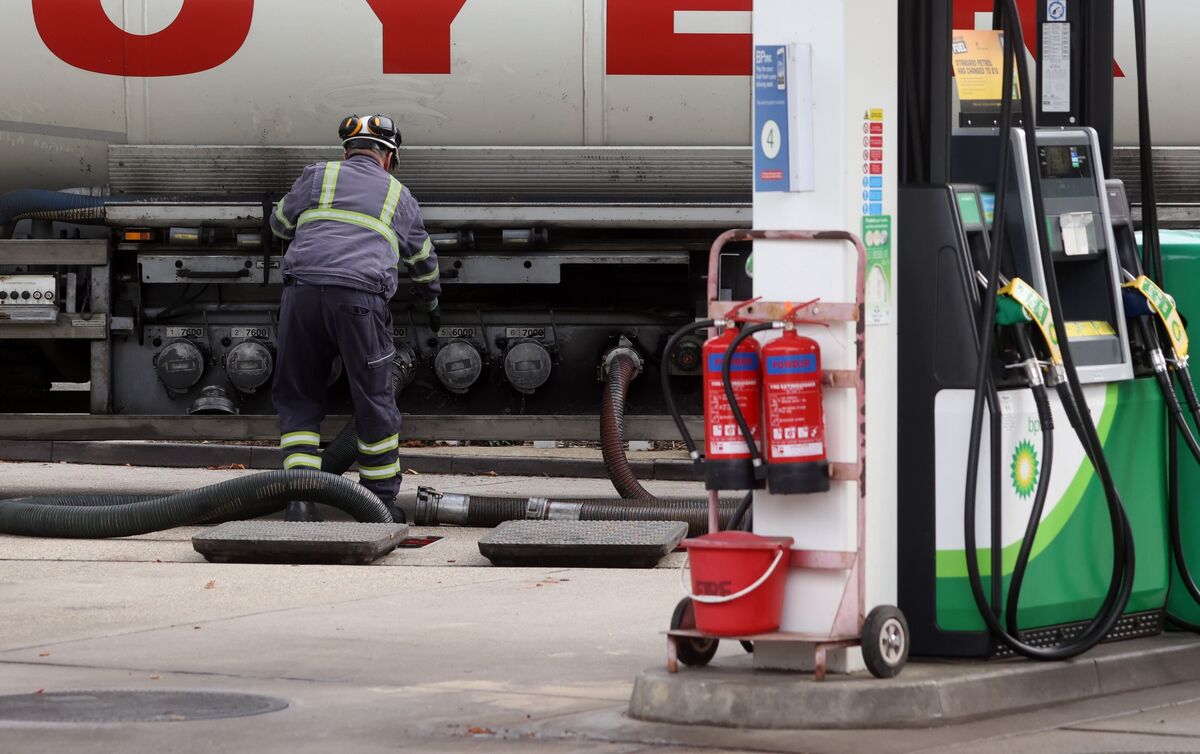 UK Sees Risk of $100 Oil Until 2028 in Worsening Iran Outlook
