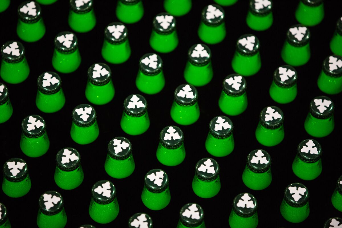 Carlsberg Keeps Forecast as Volume Drop Offset by Price Hikes