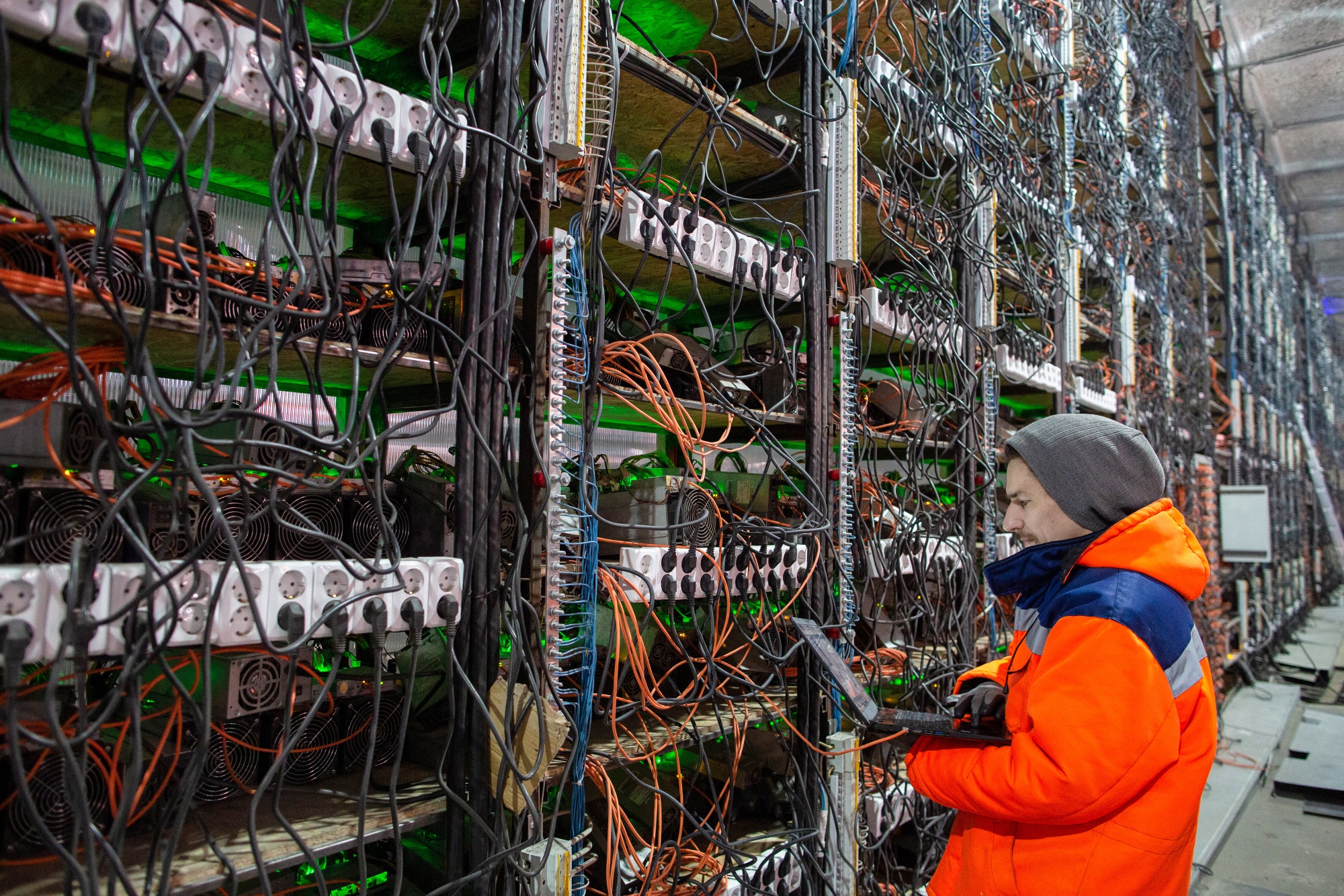 Bitcoin Mining at Russian CryptoUniverse Farm
