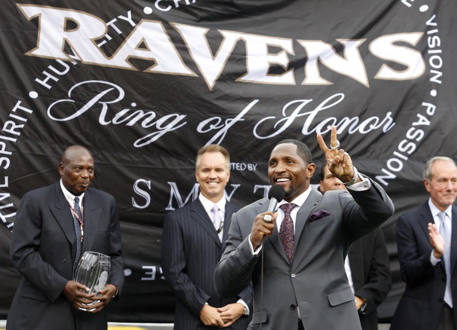 Former Baltimore Ravens star Ray Lewis, center 