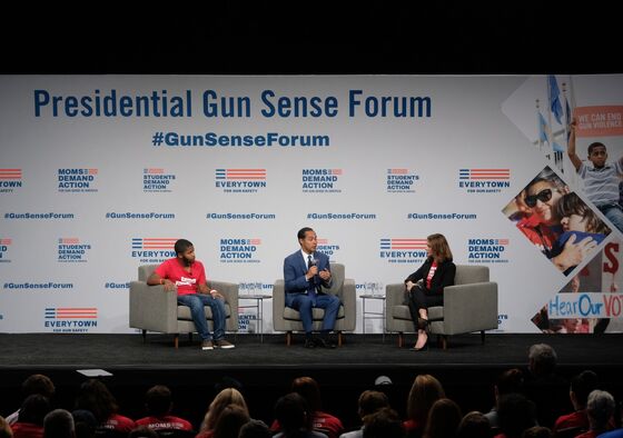 In Iowa, 2020 Democrats Vow to Take on NRA, Address Gun Safety