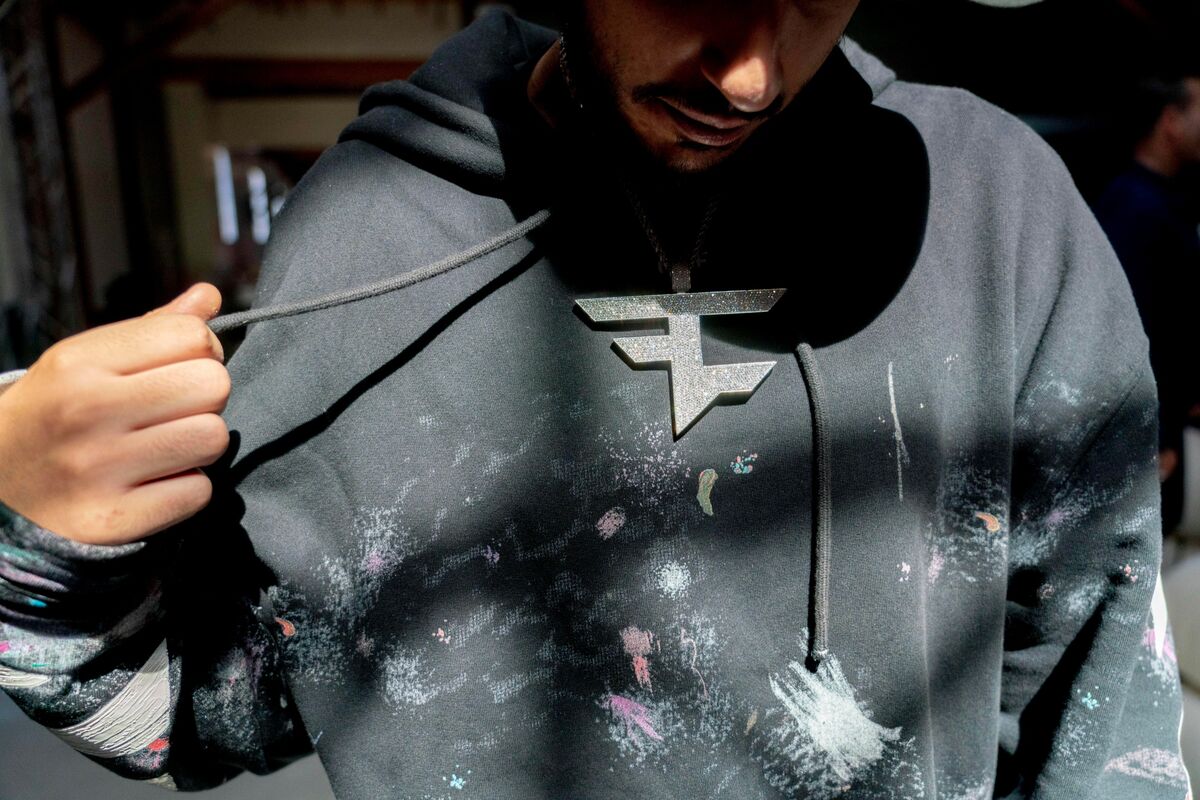 
                            FaZe Clan Influencers Exit Over Contract Dispute With New Owner