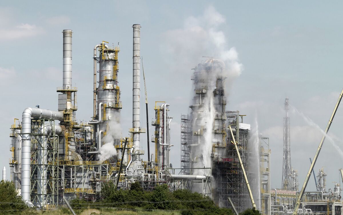 Gas Stations in Eastern Germany Start Running Dry After Refinery Fire ...