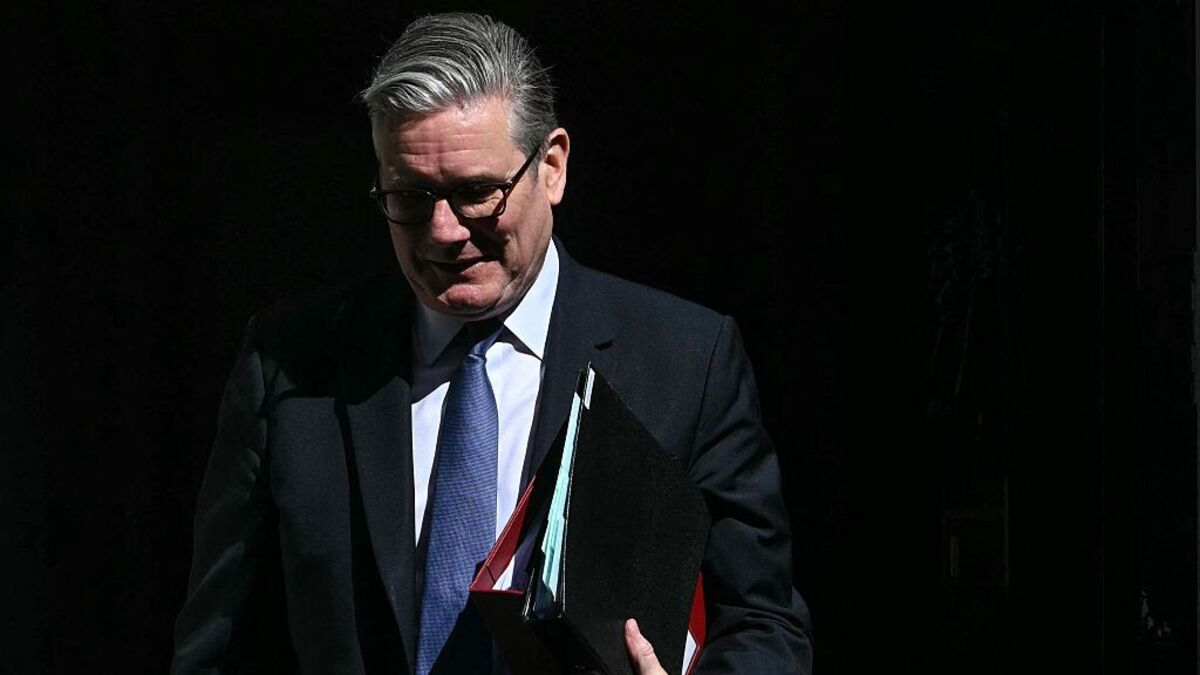 UK's Starmer Faces Vote on Potential Mandelson Probe