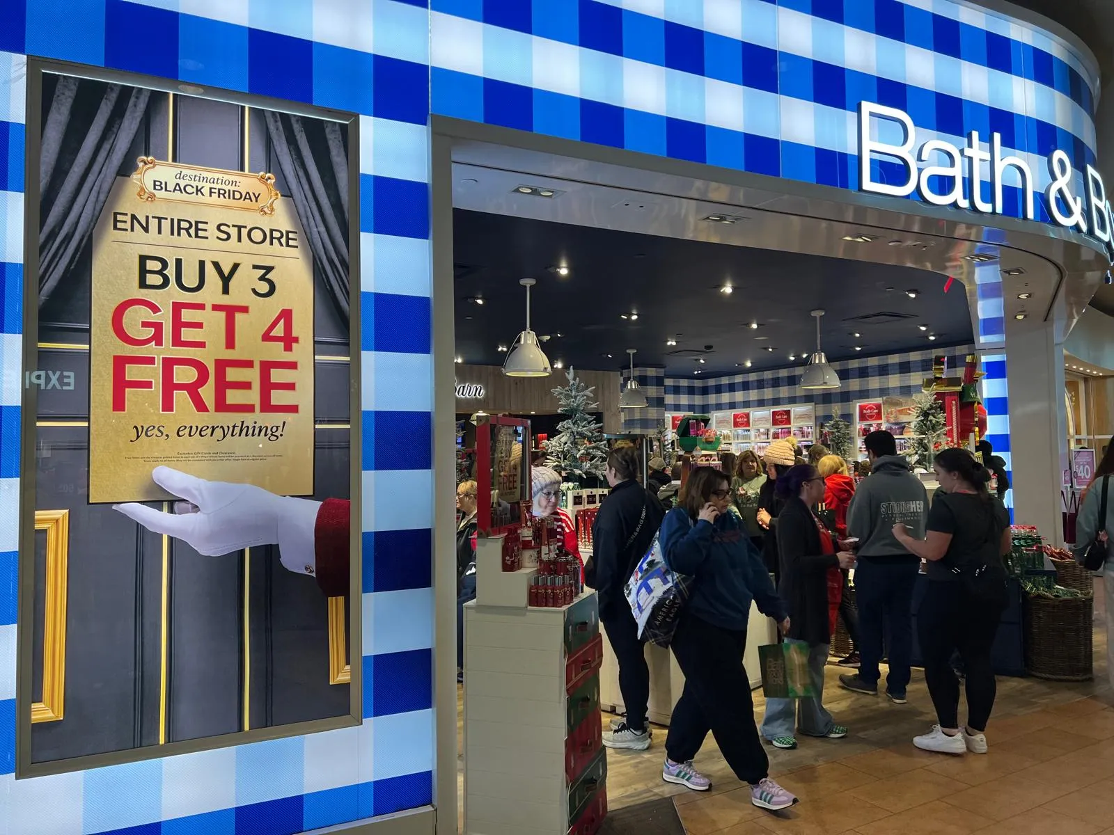 Edikted, Kendra Scott: Teen Brands Win Over Wary Black Friday Shoppers -  Bloomberg