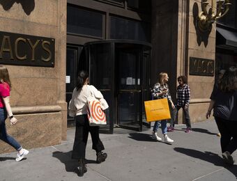 relates to Discounts on Fifth, Madison Avenues Spur Manhattan Retail Deals