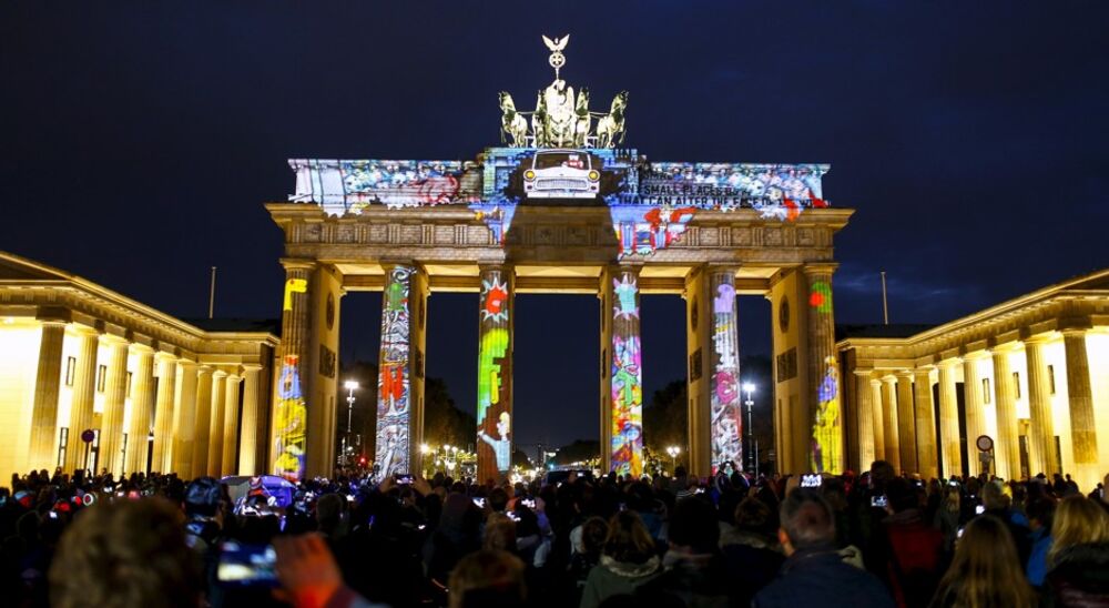 A New Petition Wants To Stop Too Many Public Events From Spoiling Berlin S Brandenburg Gate Bloomberg
