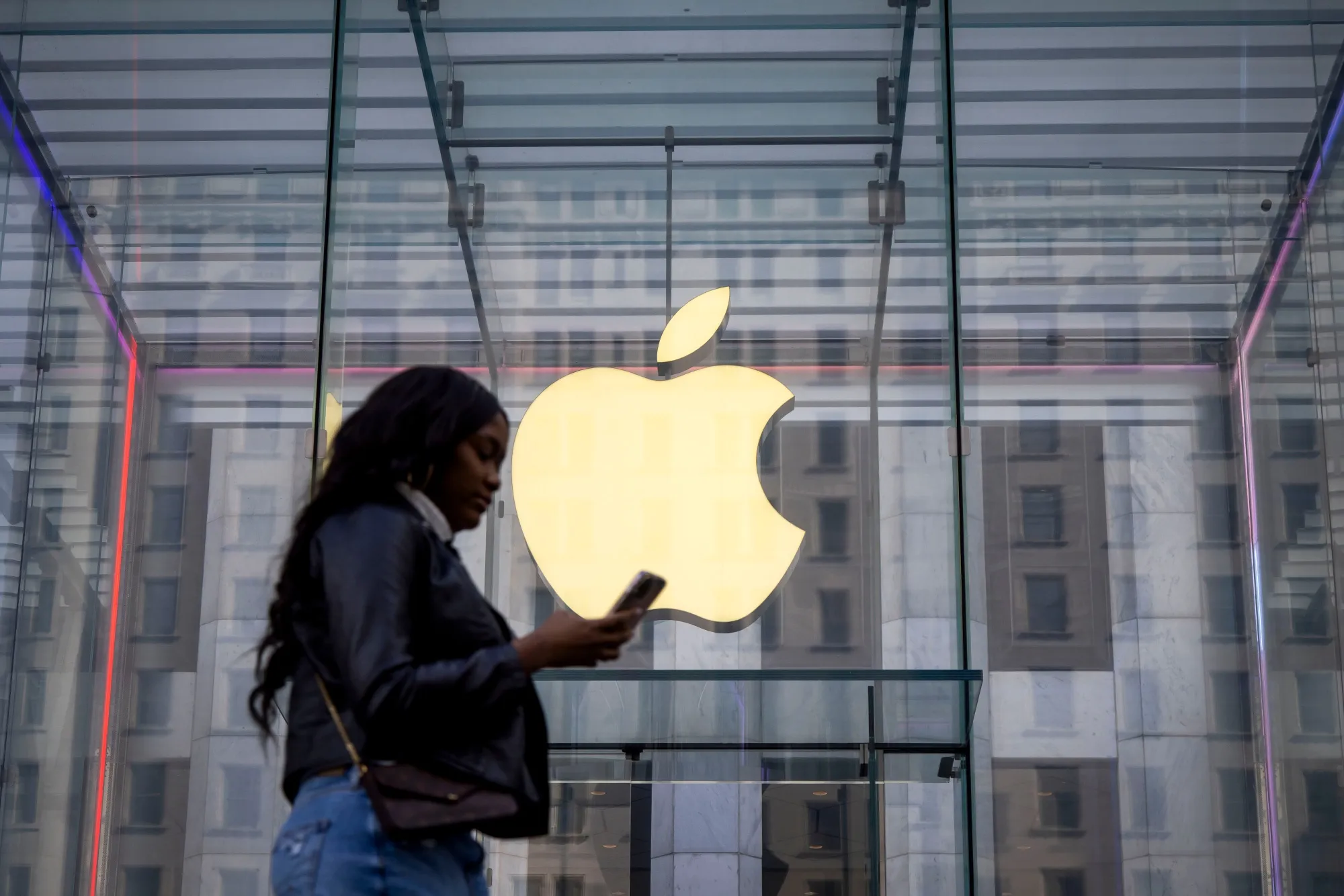 Apple Will Add 20,000 US Jobs Amid Threat From Trump Tariffs