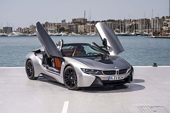 BMW’s New i8 Roadster Is Getting Overlooked. But It Shouldn’t Be