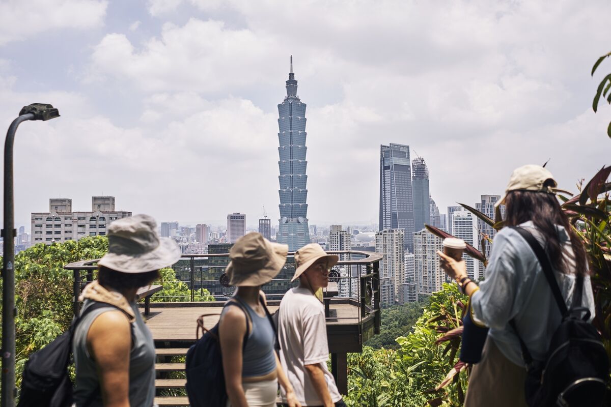 bloomberg.com - Betty Hou - Taiwan Insurers Set for Record US Dollar Bond Sales to Curb Risk