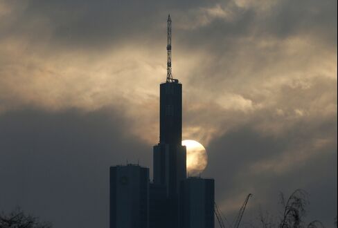 Commerzbank Reports 720 Million-Euro Loss in Fourth Quarter