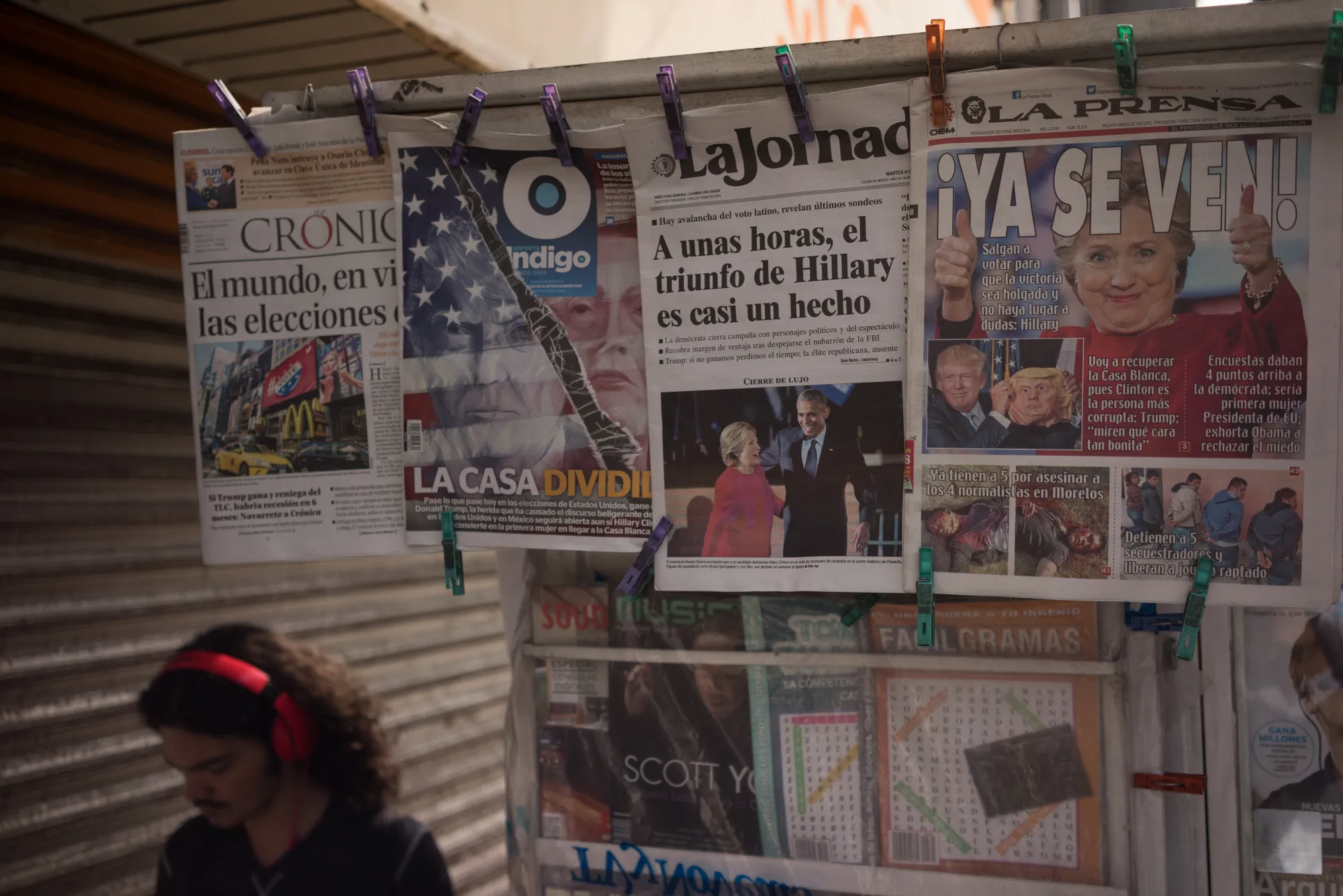 A pedestrian passes newspapers with U.S. election coverage displayed for sale in Mexico City, Mexico, on Tuesday, Nov. 8, 2016. The peso became one of the world's most volatile currencies over the past month as traders weighed the prospects that Donald Trump could score an upset win in the presidential race and make good on pledges to renegotiate the free-trade agreement that's transformed Mexico into an export powerhouse.
