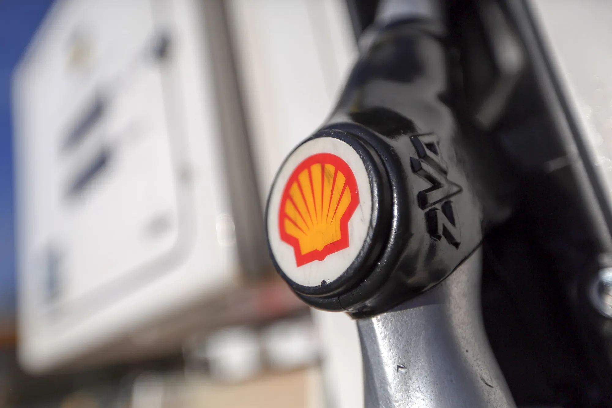 The Shell company logo sits on a diesel fuel pump on the forecourt of a Royal Dutch Shell Plc gas station in Hemel Hempstead, U.K., on Wednesday, Jan. 20, 2016.