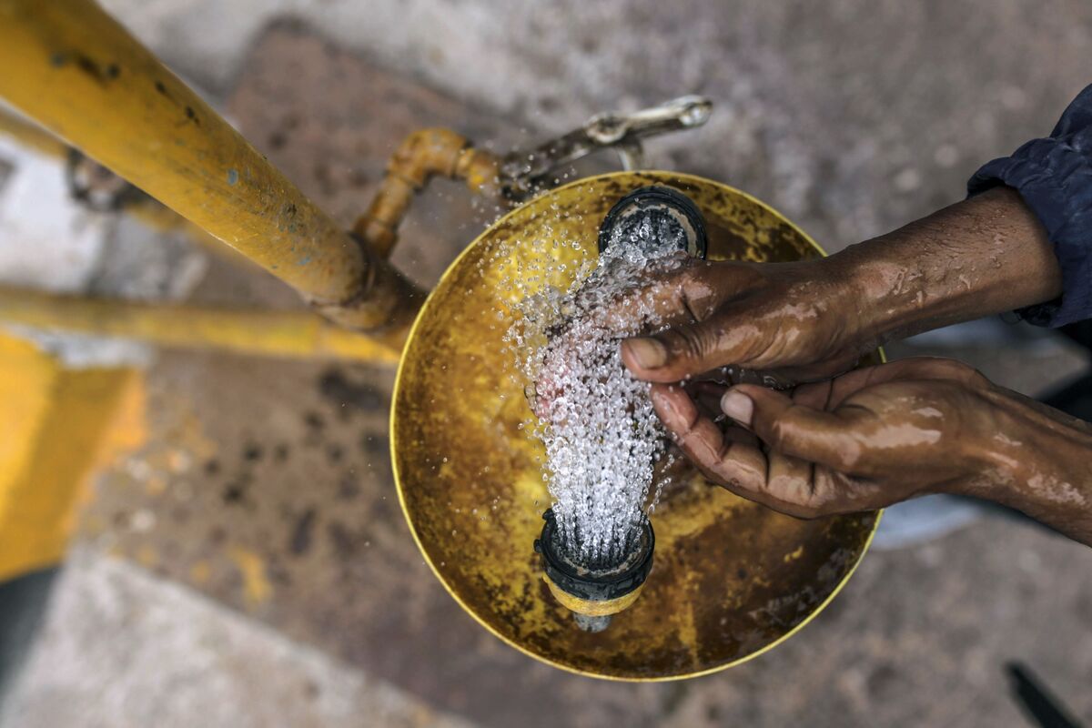 A Debt Iceberg Threatens to Turn Resources Titan Into Titanic