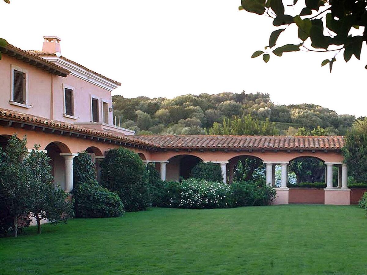 Berlusconis’ Holding Gets Bids for Landmark Sardinian Villa