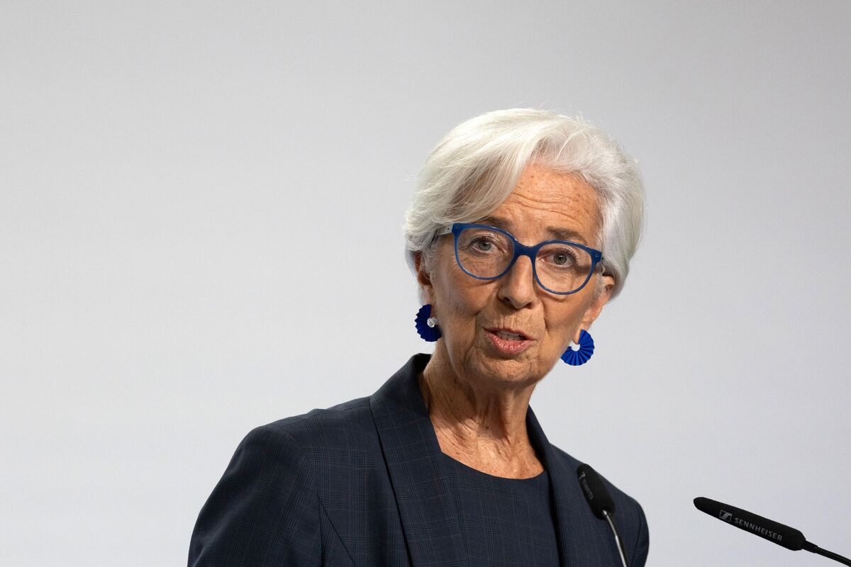 Lagarde Says Sustaining ECB Rate At 4% Should Help On Prices - Bloomberg