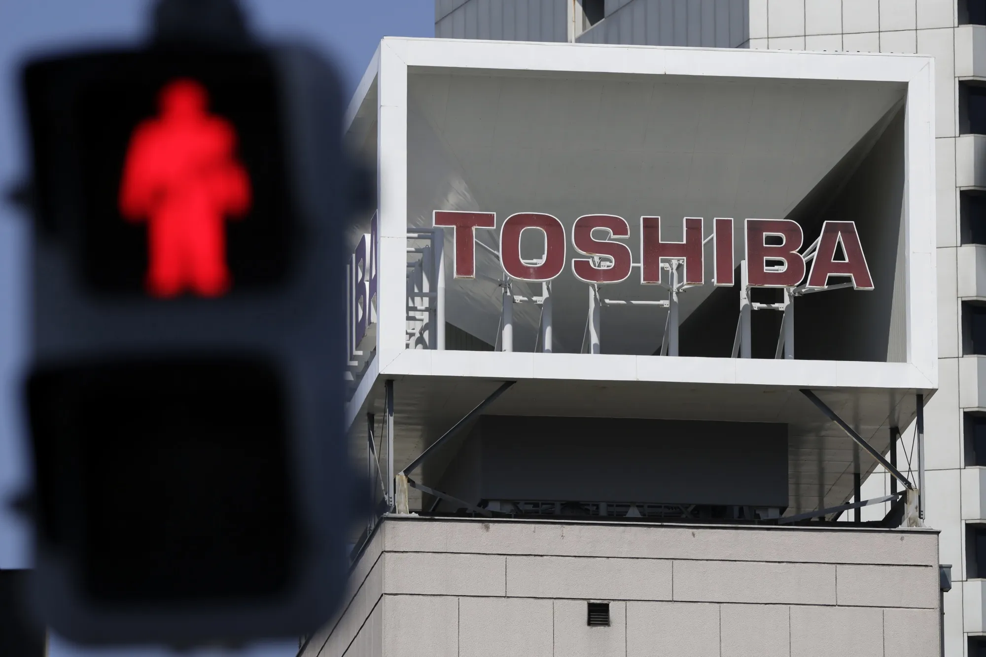 東芝の前途に深まる混迷、2分割も戦略見直し案も否決－株価下落