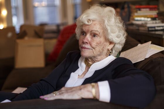 Doris Buffett, Philanthropist Sister of Warren, Dies at 92