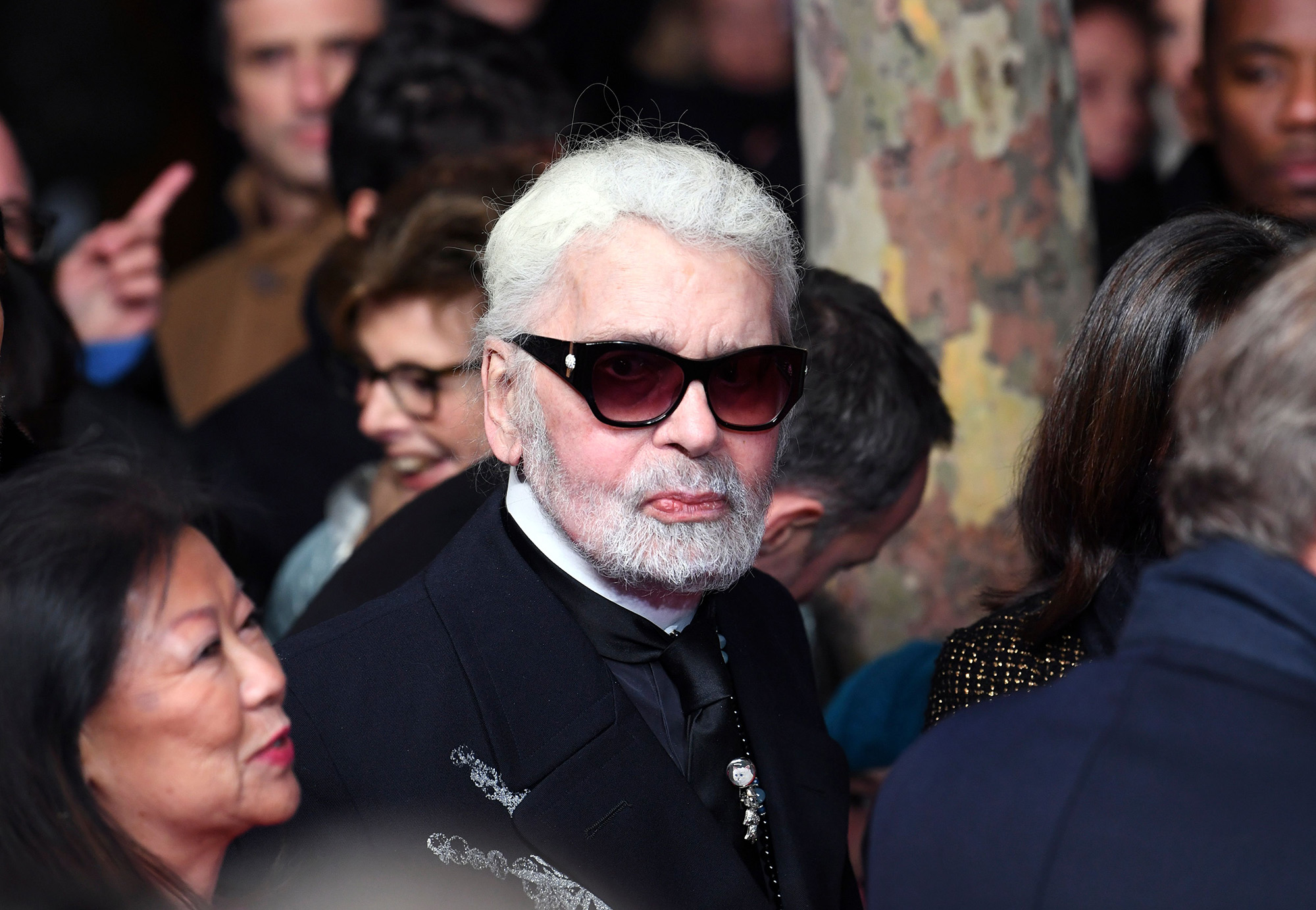 Karl Lagerfeld Misses Chanel Show Because He's 'Tired': Brand - Bloomberg
