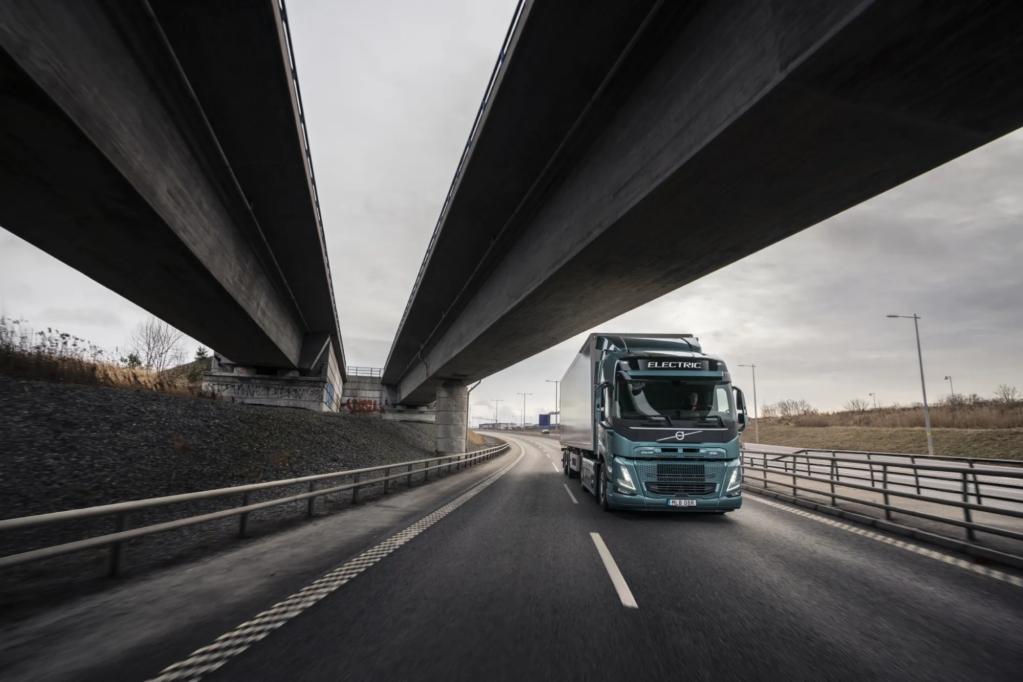Logistics company&nbsp;DFDS has ordered 125 heavy-duty Volvo electric trucks.