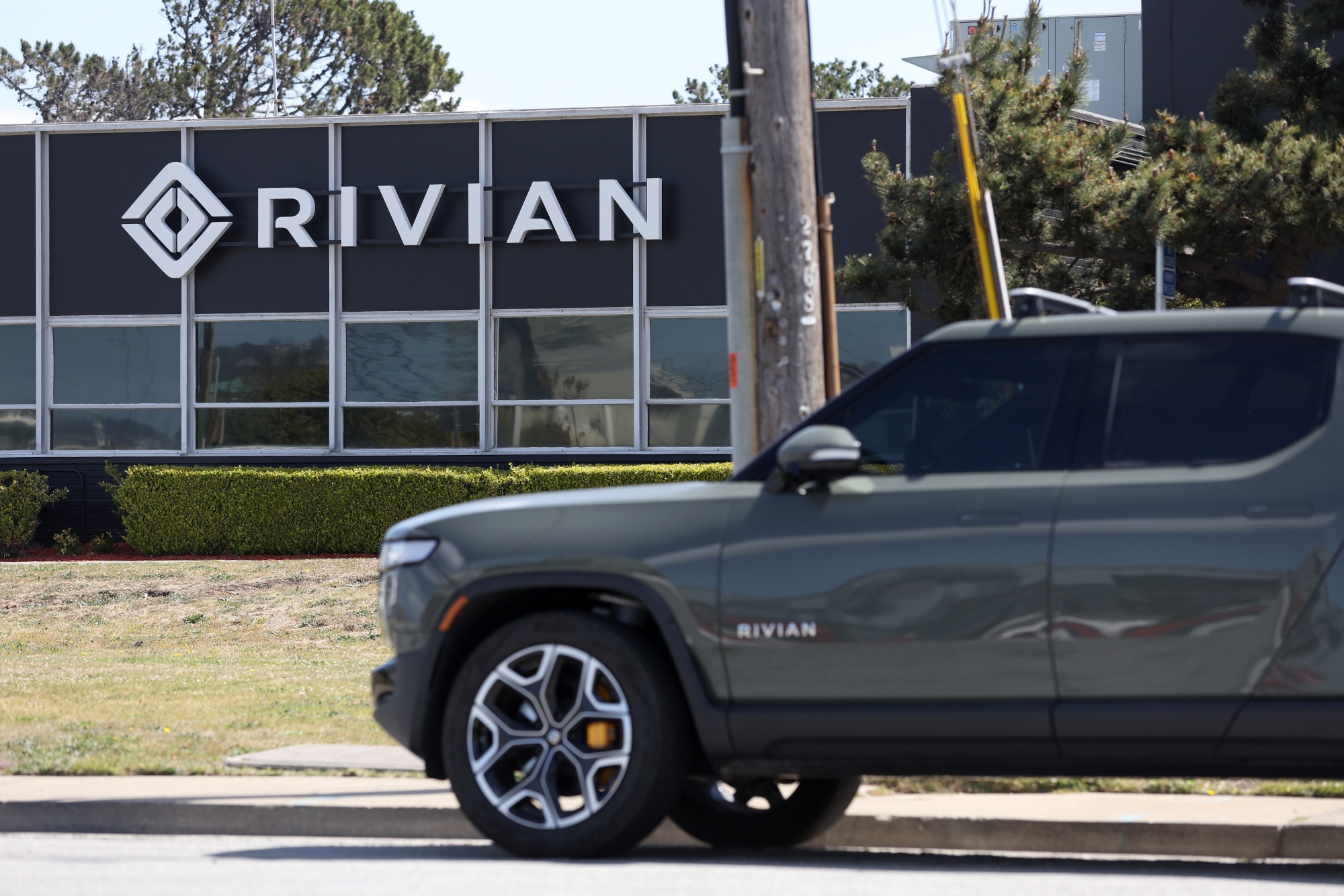 Rivian, Volkswagen: EV Maker Is Embraced by a Needy German Sugar Daddy -  Bloomberg