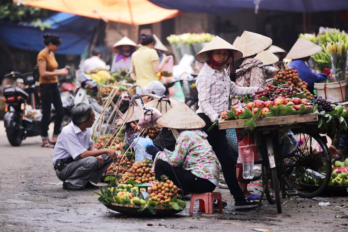 in-vietnam-poor-demand-leads-to-peak-share-auction-withdrawals-bloomberg